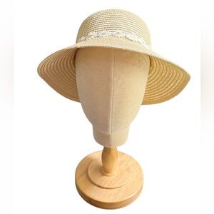 Summer Straw Hat with Daisy Embellishments | Perfect for Beach Days